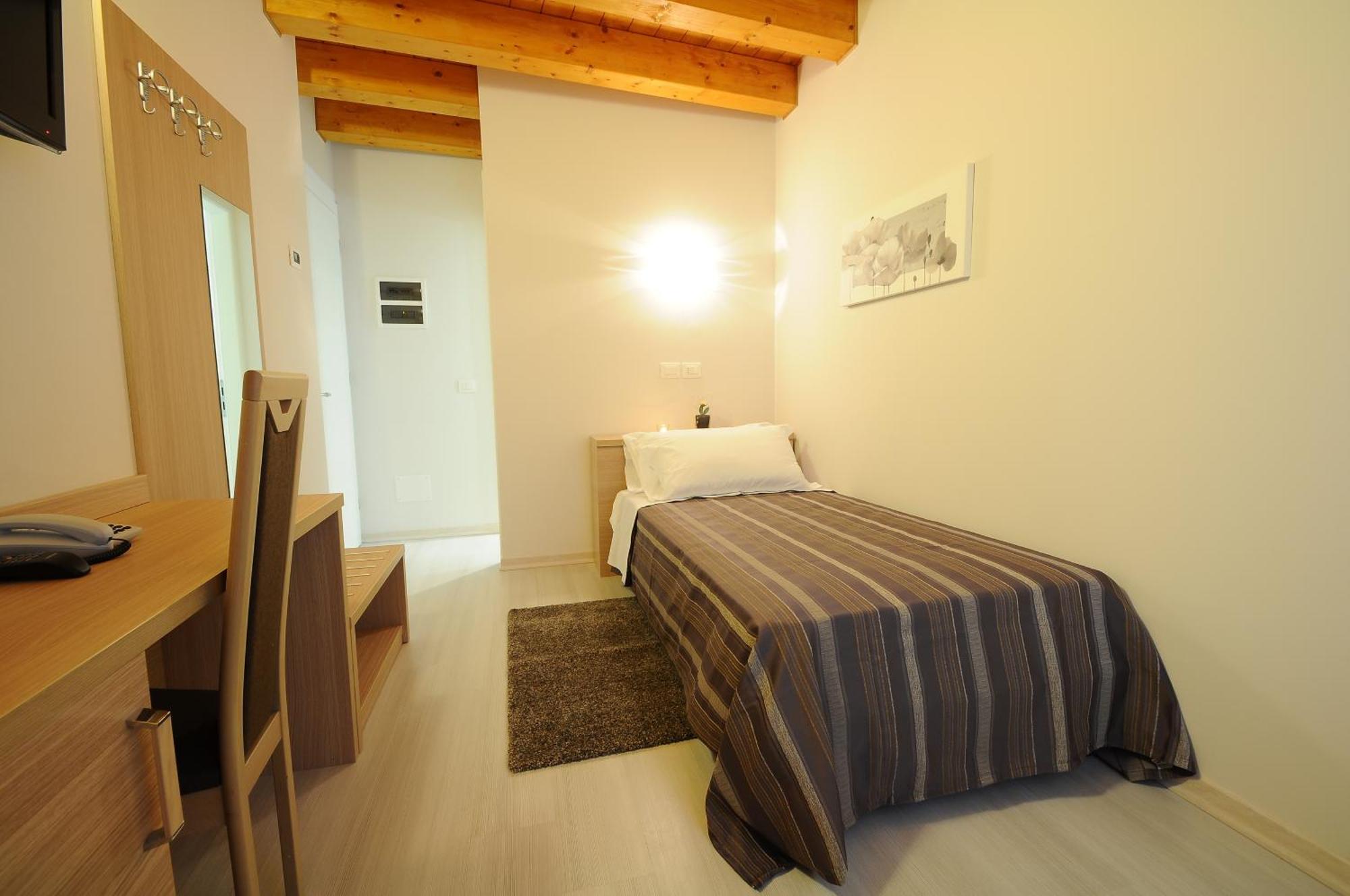 Albergo Leon Bianco Gonàrs Dış mekan fotoğraf