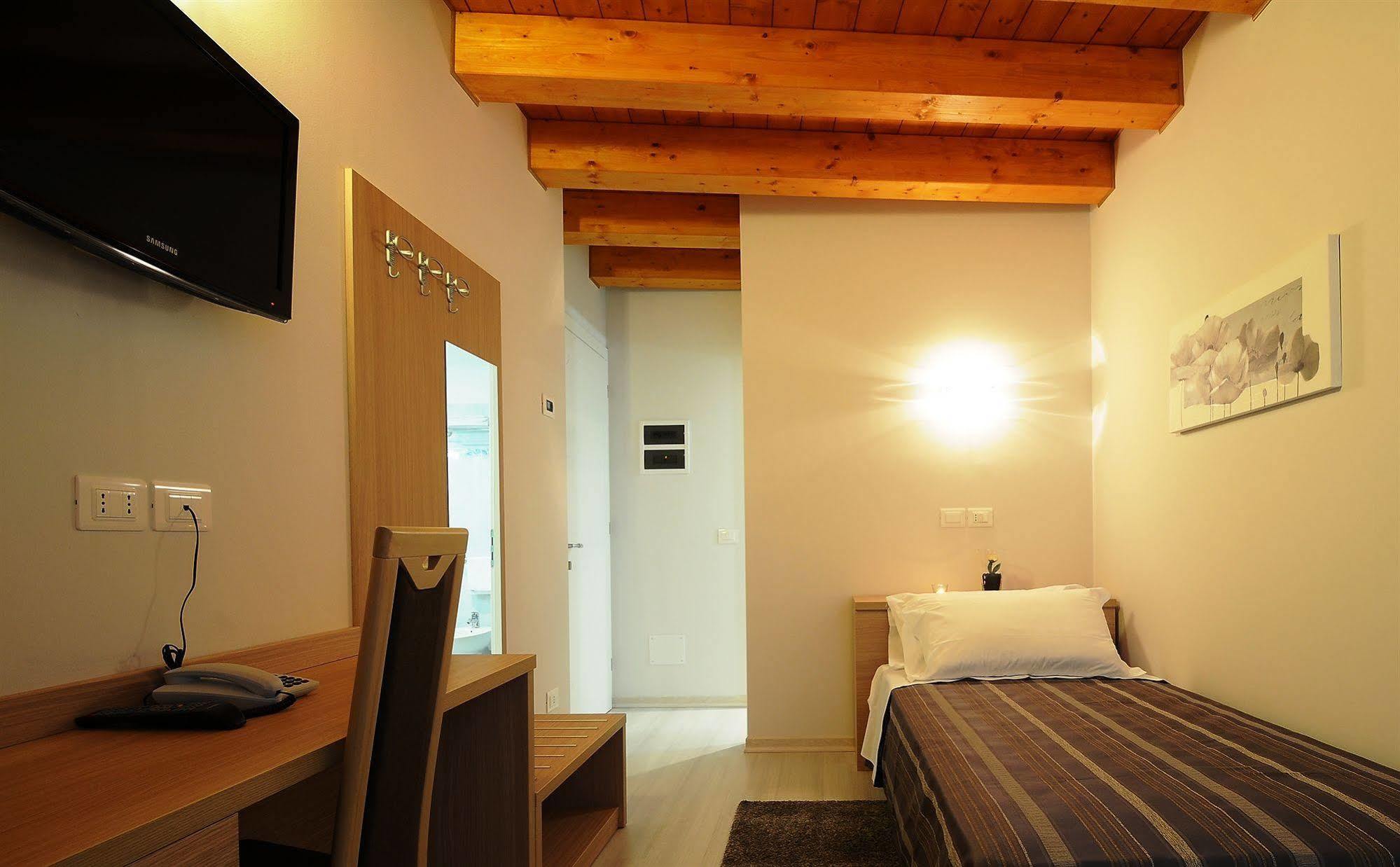 Albergo Leon Bianco Gonàrs Dış mekan fotoğraf